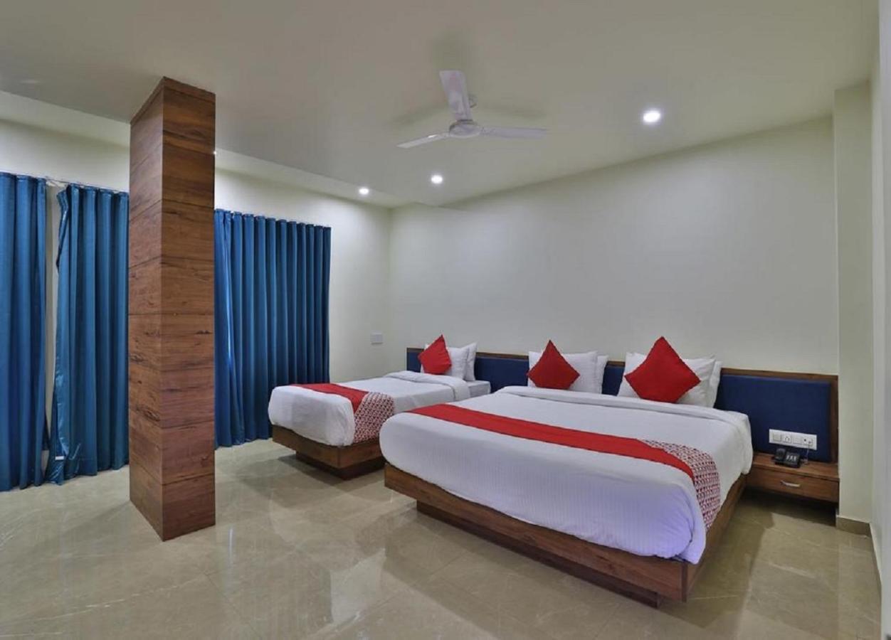 Hotel Kuber Dwarka  Ngoại thất bức ảnh