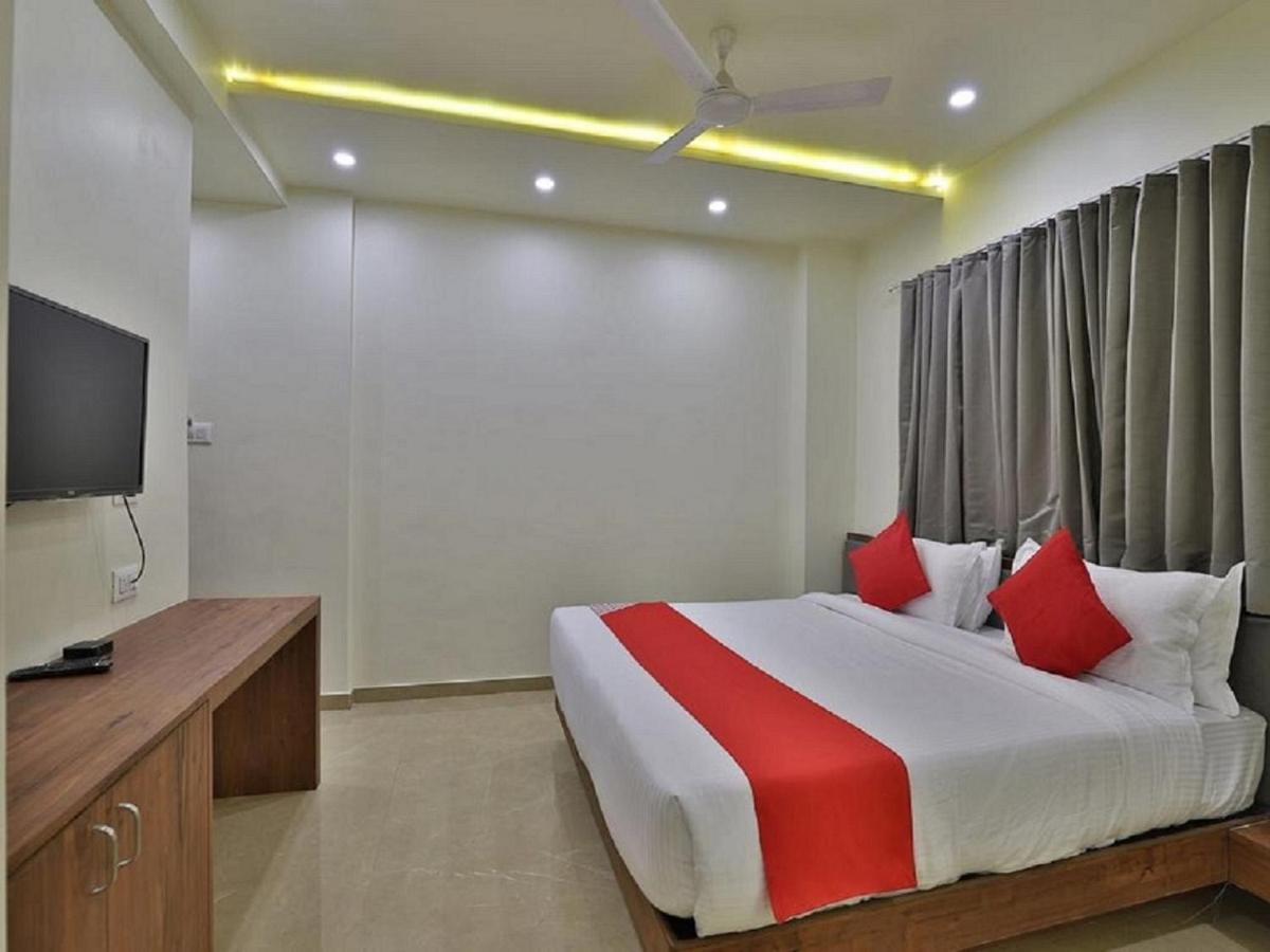 Hotel Kuber Dwarka  Ngoại thất bức ảnh
