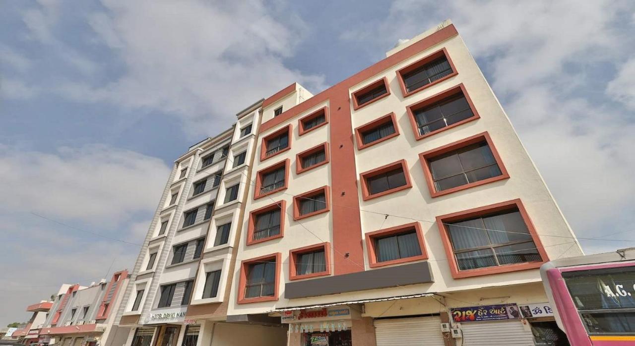 Hotel Kuber Dwarka  Ngoại thất bức ảnh