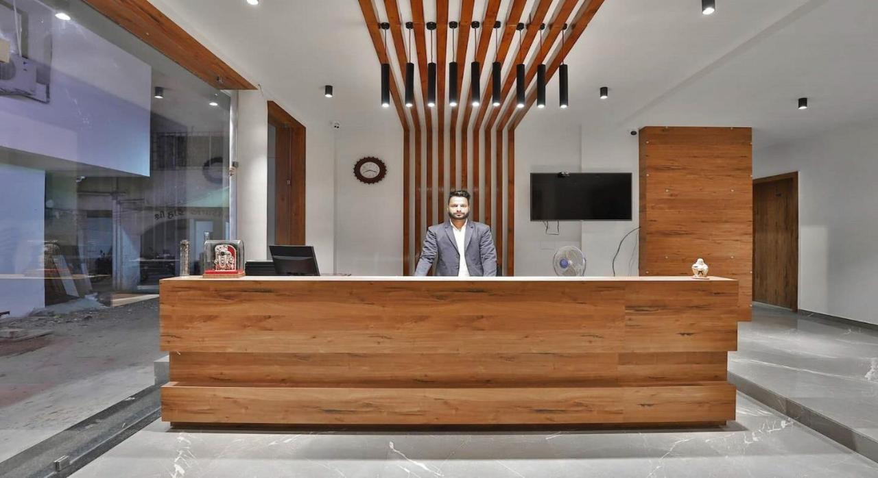 Hotel Kuber Dwarka  Ngoại thất bức ảnh