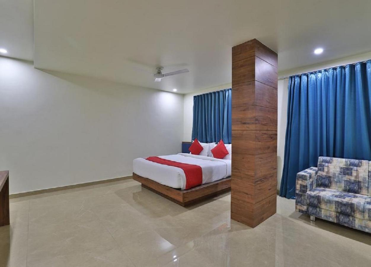 Hotel Kuber Dwarka  Ngoại thất bức ảnh